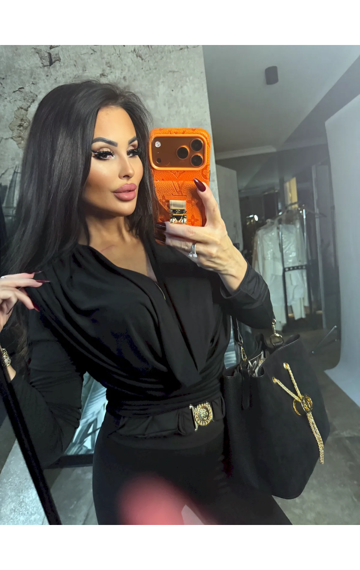 Elegancka bluzka z dekoltem fala