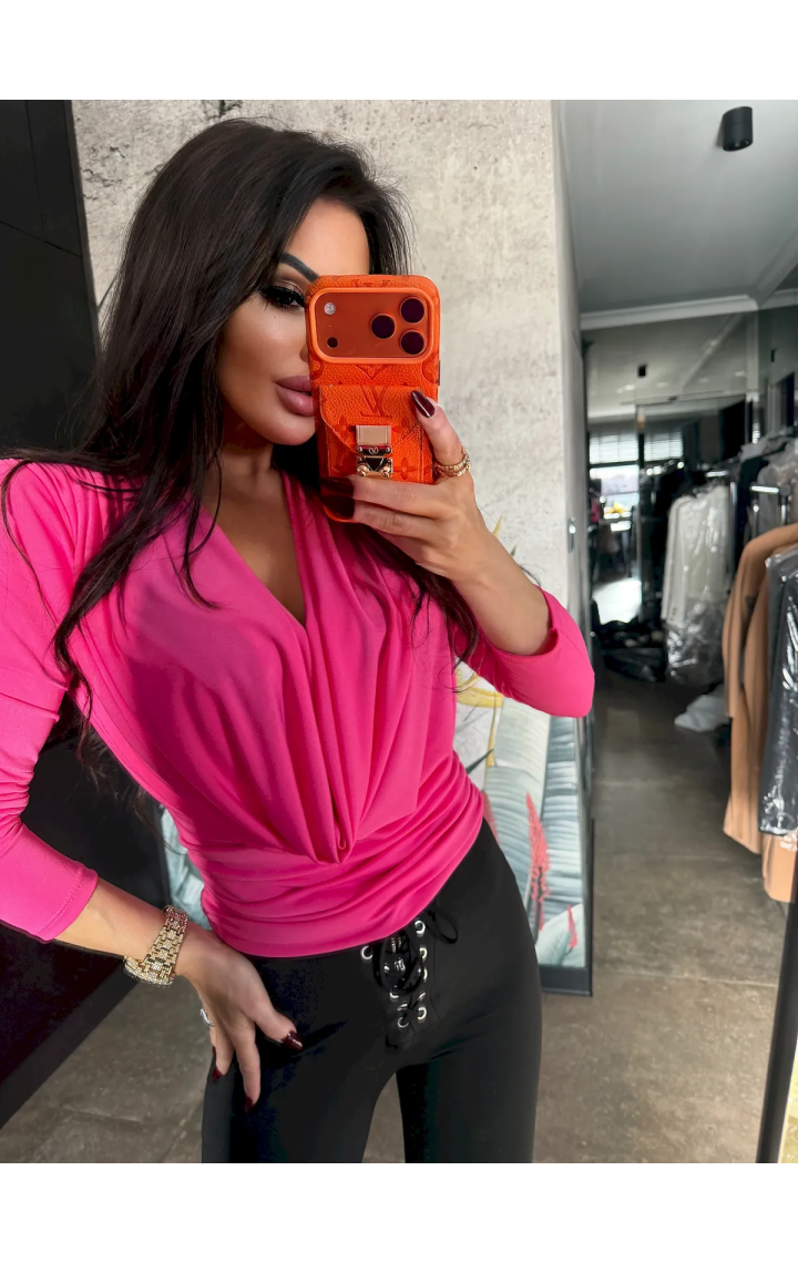 Elegancka bluzka z dekoltem fala